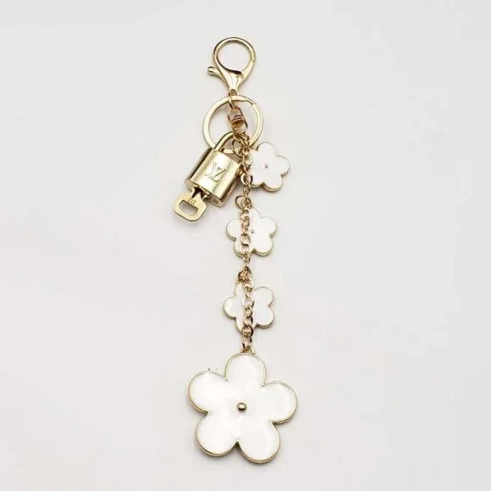Louis Vuitton Authentic Gold Lock 🔒 Unbranded Flower Keychain Charm for Bags - Picture 3 of 6